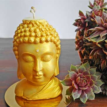 Buddha ein duftendes Wachsobjekt für deine individuelle Dekoration. Der würzig-süße Duft der Buddha-Kerze erzeugt strömende Lebensfreude
