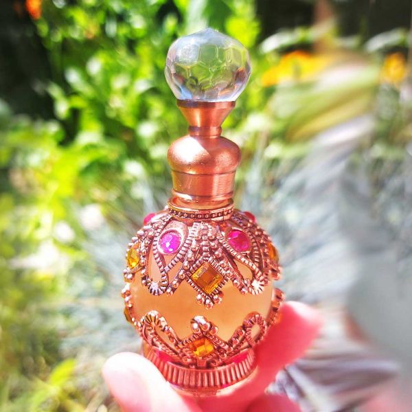 Diese bezaubernden Lichtfänger Flakons bewahren aromatische Essenzen, die beim Öffnen sofort eine verzauberte Atmosphäre schaffen